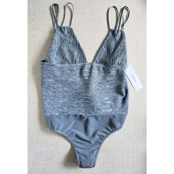 UO Urban Outfitters Sexy Crinkle Bodysuit Tank Camisole Low Back Teal Medium NWT - Picture 1 of 5